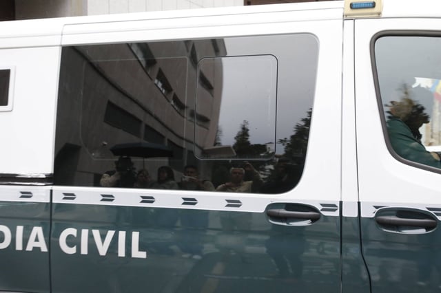 El matrimonio que encerró a sus tres hijos en Oviedo durante años acumulaba basura y medicamentos: "La situación sorprendió a los agentes"
