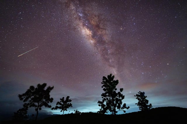 The Eta Aquarids — the cosmic crumbs left behind by Halley’s Comet tails — are set to light up skies across Australia next week.