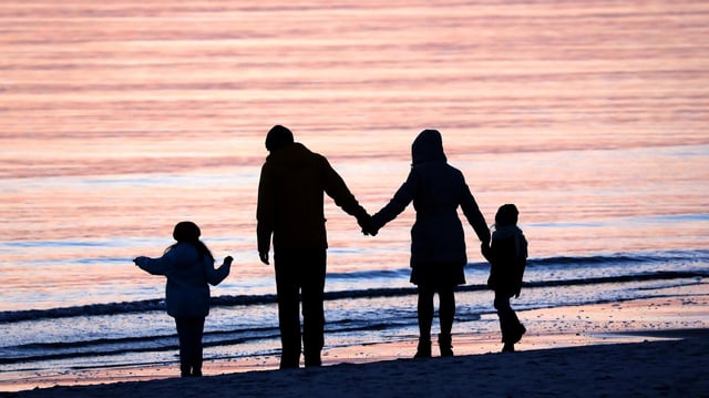 Eine Familie am Strand