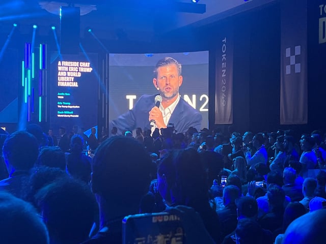 Eric Trump onstage at Token2049, Dubai (Omkar Godbole/CoinDesk)