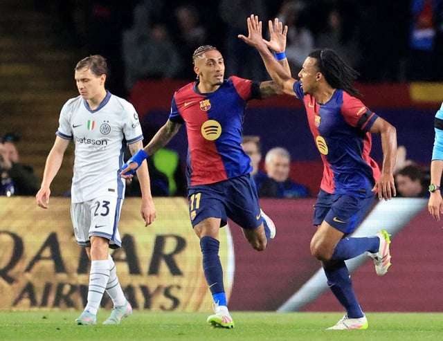 Soccer Football - Champions League - Semi Final - First Leg - FC Barcelona v Inter Milan - Estadi Olimpic Lluis Companys, Barcelona, Spain - April 30, 2025  FC Barcelona's Raphinha and FC Barcelona's Jules Kounde celebrate their second goal scored by FC Barcelona's Ferran Torres REUTERS/Nacho Doce