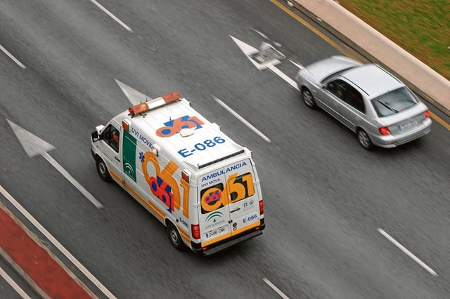 Una ambulancia del 061 durante un servicio en la carretera