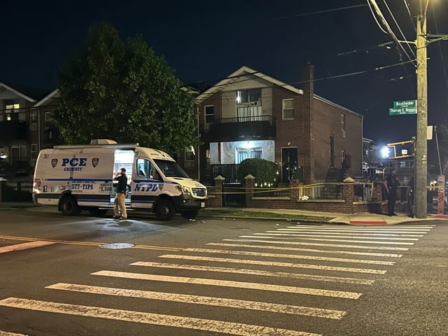 The NYPD Crime Scene Unit investigates a shooting outside 3300 Baychester Ave. in the Bronx, where an unidentified 39-year-old man was fatally shot on Wednesday, April 30, 2025. (Kerry Burke / New York Daily News)