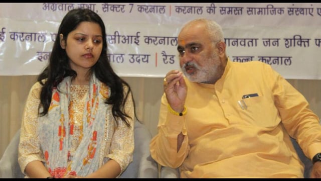 Himanshi Narwal and Karnal MLA Jagmohan Anand during the blood donation event on Thursday. (HT Photo)