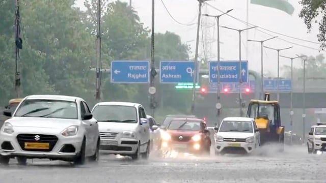 The IMD issued a red alert for Delhi which saw strong winds and heavy downpour on Friday morning. (PTI photo)