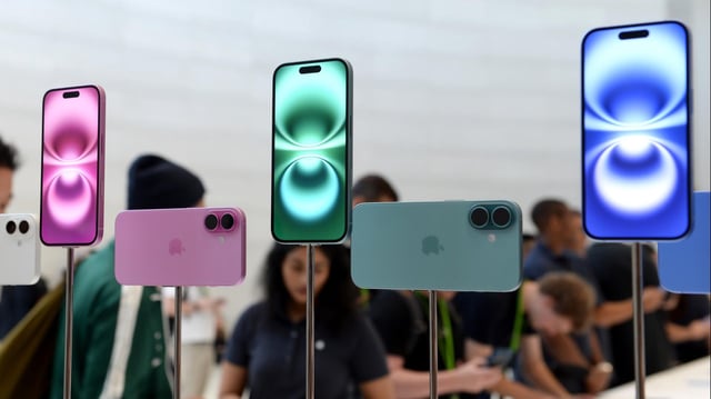 iPhone 16-Modelle sind nach ihrer Vorstellung im Apple-Hauptquartier zu sehen (Archiv September 2024).