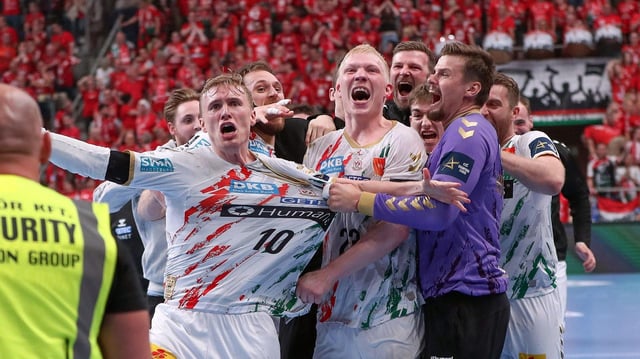 Magdeburg jubelt nach Spielende gegen Veszprem
