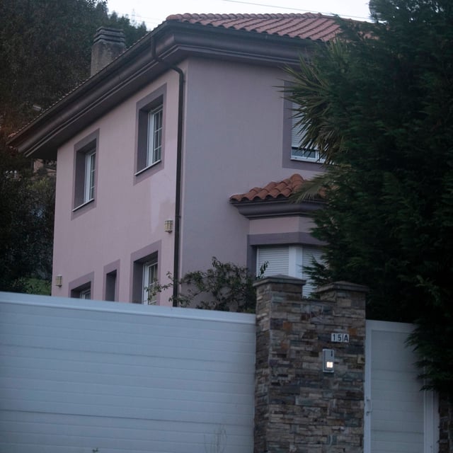 Spanische Polizei findet isolierte Kinder in Müll geplagtem „Horror-Haus“. 