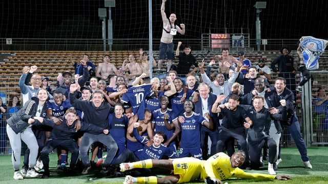 Le Paris FC fête sa montée en Ligue 1.