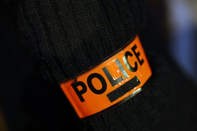 Le policier a également été évacué vers l’hôpital, mais il ne serait pas blessé par balle.