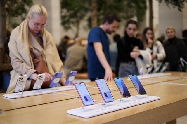Apple’s iPhone sales rose 2% in the latest quarter.