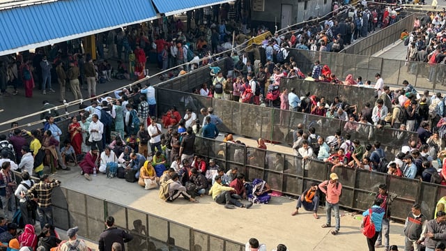 Delhi Fire Services received a call regarding an unattended bag lying at gate number 8 of the station.