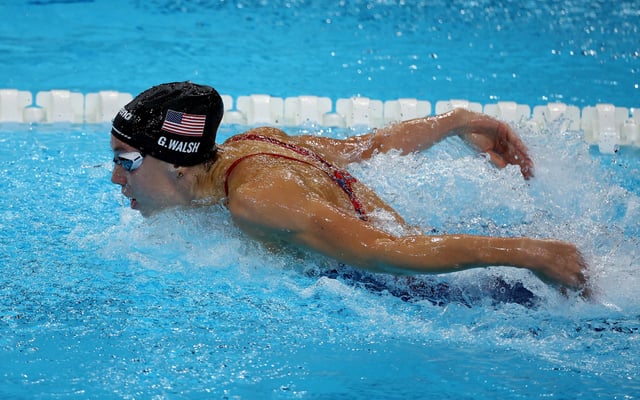 Paris 2024 Olympics - Swimming - Women's 4 x 100m Medley Relay Final - Paris La Defense Arena, Nanterre, France - August 04, 2024. Gretchen Walsh of United States in action during the race REUTERS/Stephanie Lecocq/File Photo