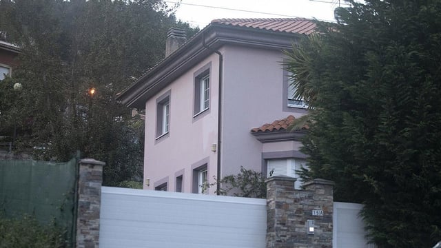 <a href="https://www.elperiodico.com/es/sucesos/20250502/padre-casa-horrores-oviedo-cazatalentos-116959039" >Así es el padre de la "casa de los horrores" de Oviedo: un "cazatalentos" tras la pantalla</a>