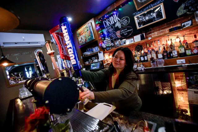  Gillian Reddy pours a draft at the bar at Bearly’s House of Blues on Jan. 16.