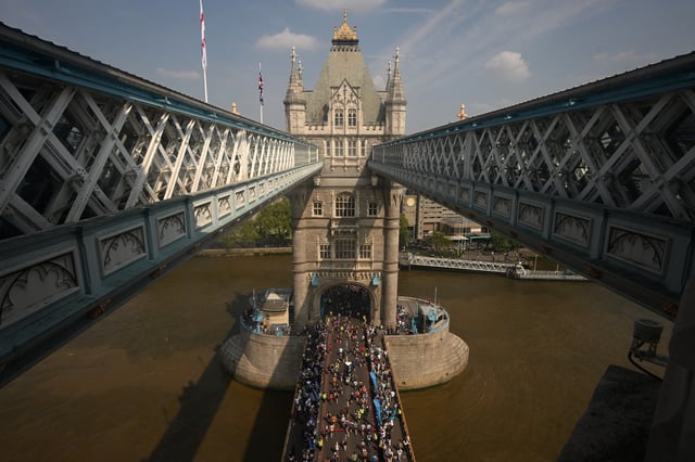Athletics - London Marathon - London, Britain - April 27, 2025 General view of runners on Tower Bridge during the London Marathon REUTERS/Jaimi Joy/File Photo