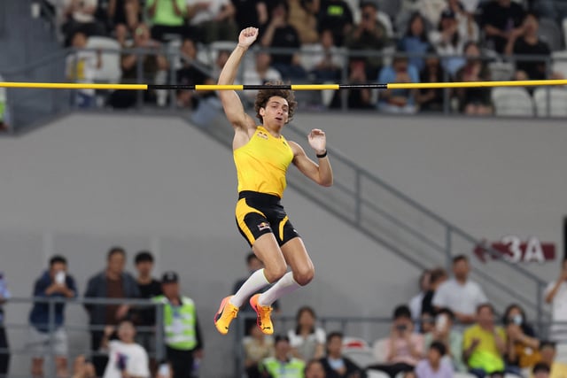 Athletics - Diamond League - Shanghai - Shaoxing China Textile City Sports Centre, Shaoxing, China - May 3, 2025 Sweden's Armand Duplantis in action during the men's pole vault final REUTERS/Go Nakamura