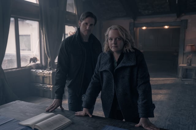SAM JAEGER and ELISABETH MOSS in THE HANDMAID’S TALE – “Shattered” – After a shocking revelation, June spirals. Serena plans for a prestigious future. (Disney/Steve Wilkie)