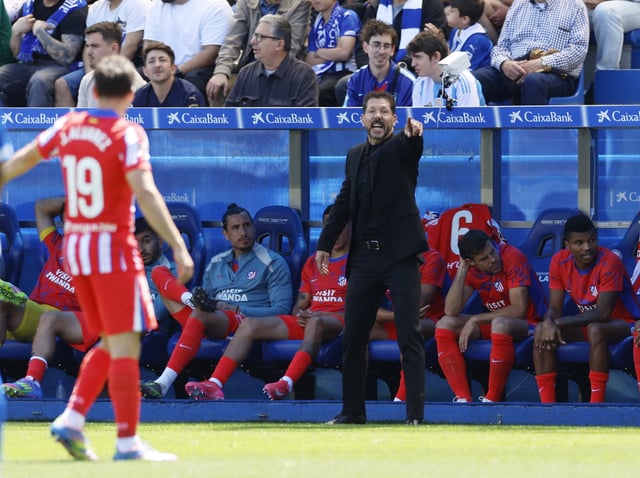 Soccer Football - LaLiga - Deportivo Alaves v Atletico Madrid - Estadio Mendizorroza, Vitoria-Gasteiz, Spain - May 3, 2025 Atletico Madrid coach Diego Simeone reacts during the match REUTERS/Vincent West