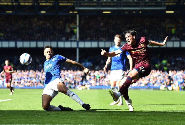 Soccer Football - Premier League - Everton v Ipswich Town - Goodison Park, Liverpool, Britain - May 3, 2025 Ipswich Town's Jacob Greaves in action with Everton's Dwight McNeil REUTERS/Peter Powell