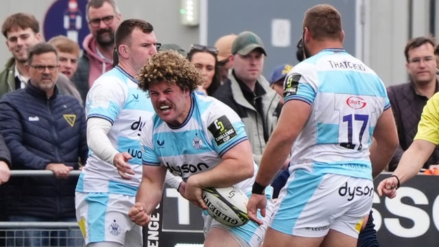 Barbeary, left, celebrates his try as Bath’s ability to keep close control of the ball paid dividends once again