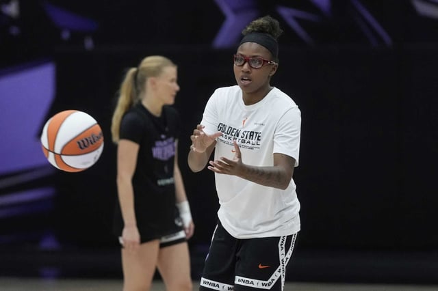 Golden State Valkyries&#39; Shyanne Sellers, foreground, practices during training camp at the WNBA team&#39;s facility in Oakland, Calif., Friday, May 2, 2025. (AP Photo/Jeff Chiu)