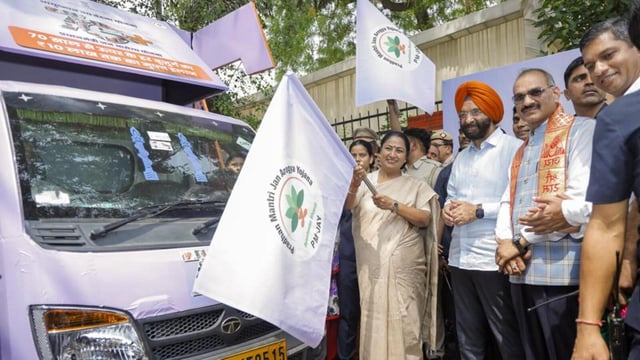Delhi chief minister Rekha Gupta with Union minister Manjinder Singh Sirsa flag off the “Mobile Registration Campaign” of Ayushman Bharat at Community Center, DDA Flats, Munirka, New Delhi on Saturday. (HT Photo)