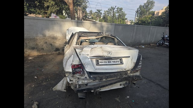 The accident occurred around 4:30 am, police said, adding the four occupants - all postgraduate students of a computer science course at a prominent education institute in Pimpri-Chinchwad - in the Mercedes were returning home at Nigdi. (HT PHOTO)
