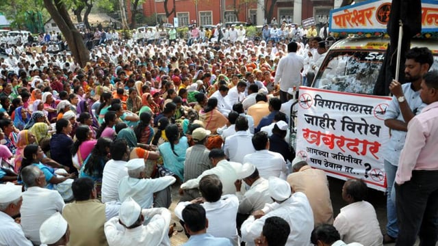 Villagers have staged project against the international airport project in the past. While more than 25 cops were injured on Friday during clash with villagers in Purandar where tensions erupted over drone survey for proposed airport project, protests continued on Saturday. (HT FILE)