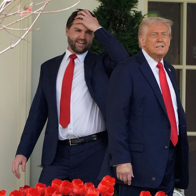 US-Präsident Donald Trump (r) und US-Vizepräsident J.D. Vance.