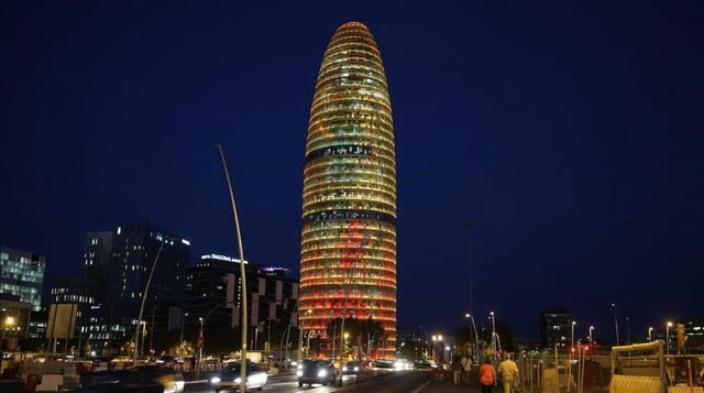 La Torre Glòries, en la plaza de las Glòries, en Barcelona.
