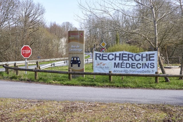 « L’attente de nos concitoyens est forte : ne les décevons pas », plaident plus de 1 500 élus locaux dans cette tribune qui défend la régulation de l'installation des médecins.