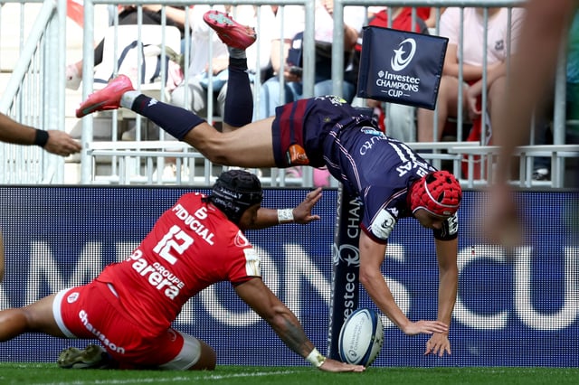 Louis Bielle-Biarrey inscrit le deuxième essai de l’UBB face à Toulouse.