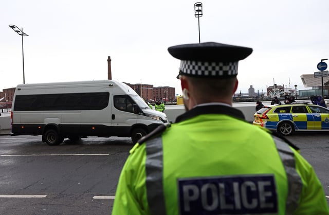 La police britannique a procédé samedi à l’arrestation de quatorze enfants, soupçonnés d’«homicide involontaire».