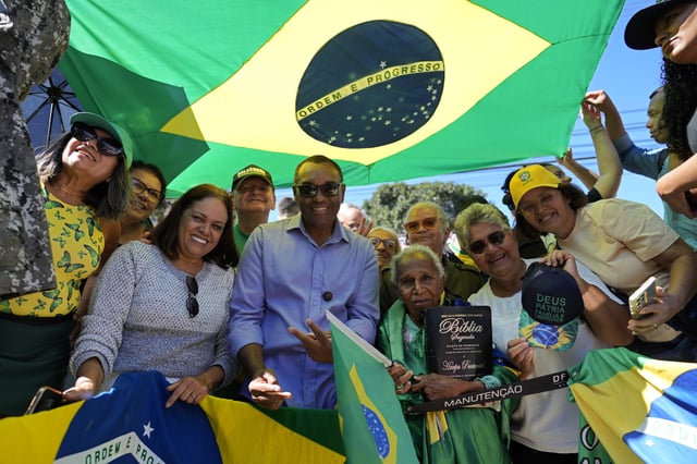 Supporters of former President Jair Bolsonaro pose for a photo in front of the hospital, before the ex-president's departure after a weeks-long surgical stay, in Brasilia, Brazil, Sunday, May 4, 2025. (AP Photo/Eraldo Peres)