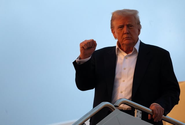 Donald Trump à West Palm Beach, en Floride, à la base conjointe Andrews dans le Maryland, aux États-Unis, le 4 mai 2025.