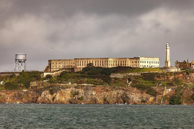 Donald Trump a indiqué dimanche 4 mai 2025 avoir ordonné la réouverture de la prison d’Alcatraz, dans la baie de San Francisco.