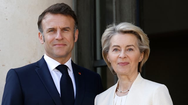 Emmanuel Macron accueille Ursula Von der Leyen au palais de l’Élysée à Paris, le 27 mars 2025.