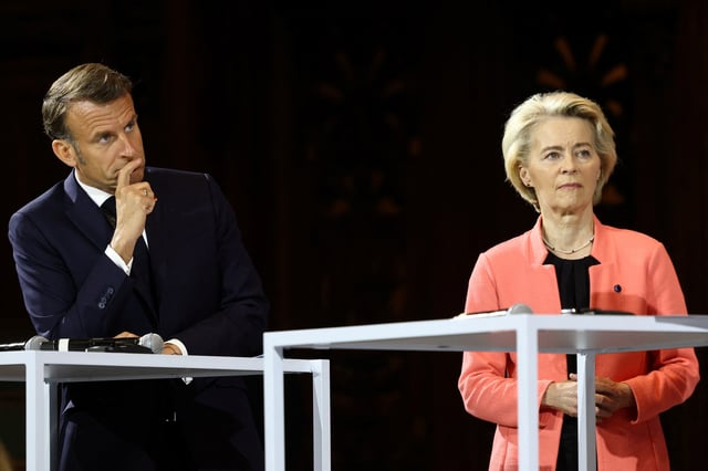 French President Emmanuel Macron and European Commission President Ursula Von der Leyen attend the "Choose Europe for Science" event, to encourage researchers and scientists from all over the world to practice in Europe, in the amphitheatre of the Sorbonne University in Paris, France May 5, 2025. REUTERS/Gonzalo Fuentes/Pool