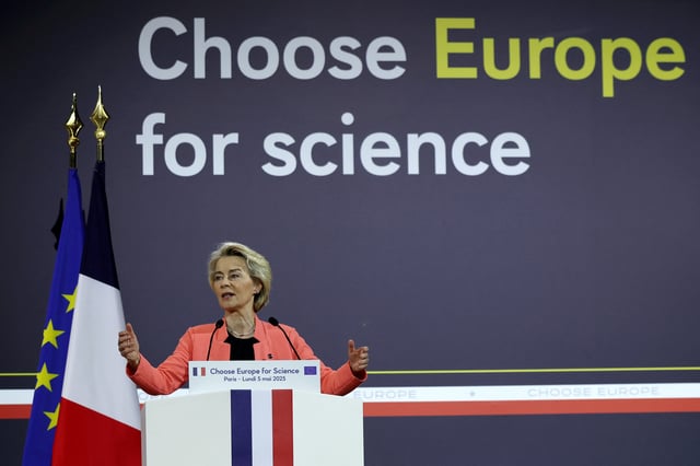 European Commission President Ursula Von der Leyen delivers a speech during the "Choose Europe for Science" event, to encourage researchers and scientists from all over the world to practice in Europe, in the amphitheatre of the Sorbonne University in Paris, France May 5, 2025. REUTERS/Gonzalo Fuentes/Pool