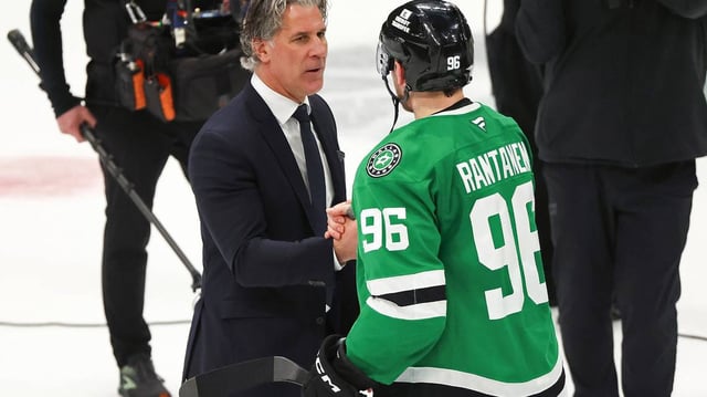 Head coach Jared Bednar of the Colorado Avalanche shakes hands with Mikko Rantanen (96) of the Dallas Stars after the Stars 4-2 win in Game 7 of the first round of the 2025 Stanley Cup Playoffs at American Airlines Center on May 03, 2025 in Dallas. (Richard Rodriguez/Getty Images/TNS)