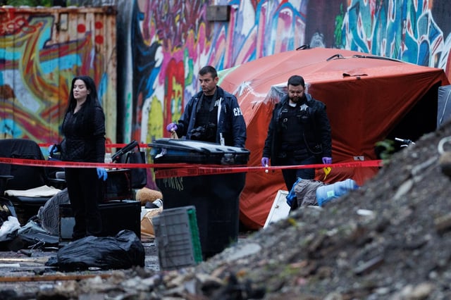 Police officers work at the scene where a woman was fatally shot in the 1500 block of South Laflin Street on May 4, 2025, in Chicago. (Armando L. Sanchez/Chicago Tribune)