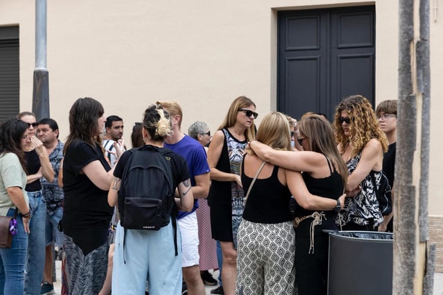 Hacen un minuto de silencio por las dos víctimas de violencia machista en Rubí de este martes