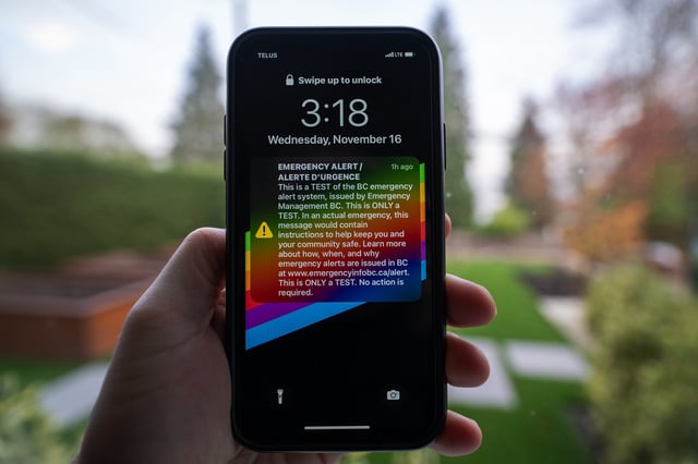 An emergency alert is seen on a mobile phone in North Vancouver, B.C. on Wed., Nov. 16, 2022. THE CANADIAN PRESS/Jonathan Hayward