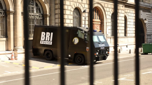 Une demi-heure avant la fin du second ultimatum, la BRI décide d’intervenir dans un logement situé dans l’Essonne.