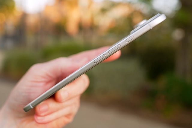 © Screenshot by Gizmodo via Apple Track / YouTube