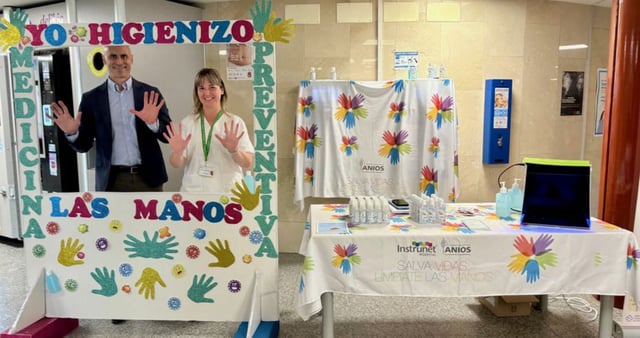 Una de las mesas informativas instaladas en el CHOP.