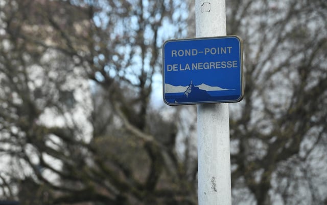 Sous pression judiciaire, Biarritz a voté lundi 5 mai 2025 le changement de nom de la rue de « La Négresse », désormais « rue de l’Allégresse », tout en conservant le nom du quartier.