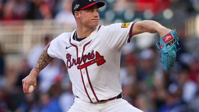 May 5, 2025; Atlanta, Georgia, USA; Atlanta Braves starting pitcher AJ Smith-Shawver (32) throws against the Cincinnati Reds in the second inning at Truist Park. Mandatory Credit: Brett Davis-Imagn Images