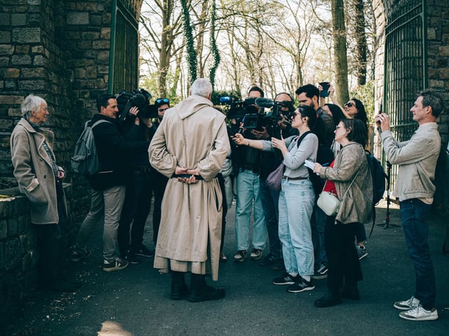 Lors d'une visite de la communauté religieuse de Riaumont par deux députés, le 4 avril.